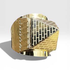 Chevalière carré avec pyramide