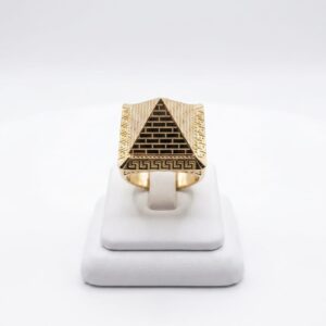 Chevalière carré avec pyramide