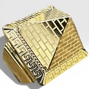 Chevalière carré avec pyramide