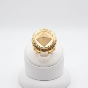 Chevalière ronde motif grec avec pyramide